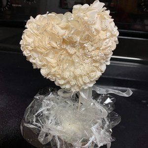 White floral Valentine Heart decor